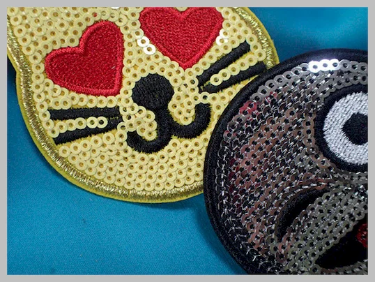 Woven Custom Clothing Patches , Pink Lovely Band Embroidered Patches f